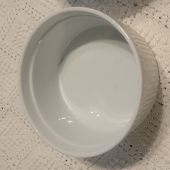 Cordon Bleu 1 qt round & Corningware French White 1.5 qt round sold as set - Picture 2 of 5